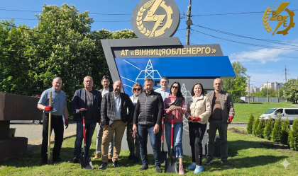 АТ «Вінницяобленерго» – особистий кабінет, передати покази лічильника, кол-центр 0 (800) 30-95-95 АТ «Вінницяобленерго» озеленює майбутній простір сервісу та комфорту_0